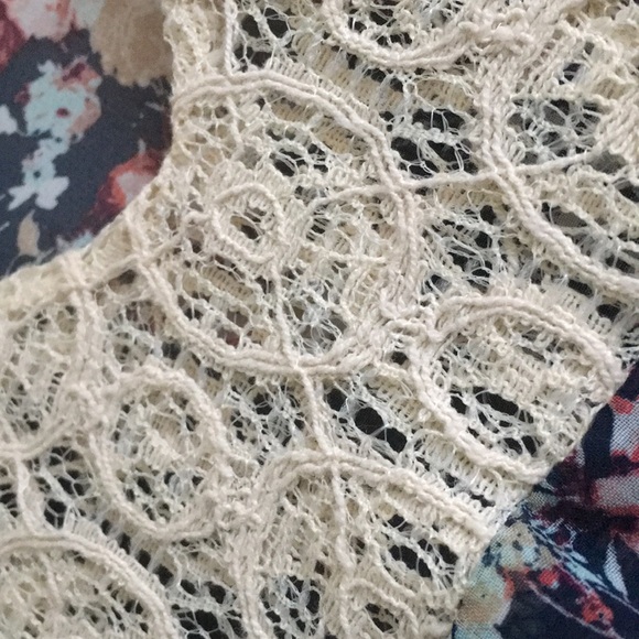 Floral blouse - Picture 3 of 4